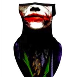 Face covering/ scarf.